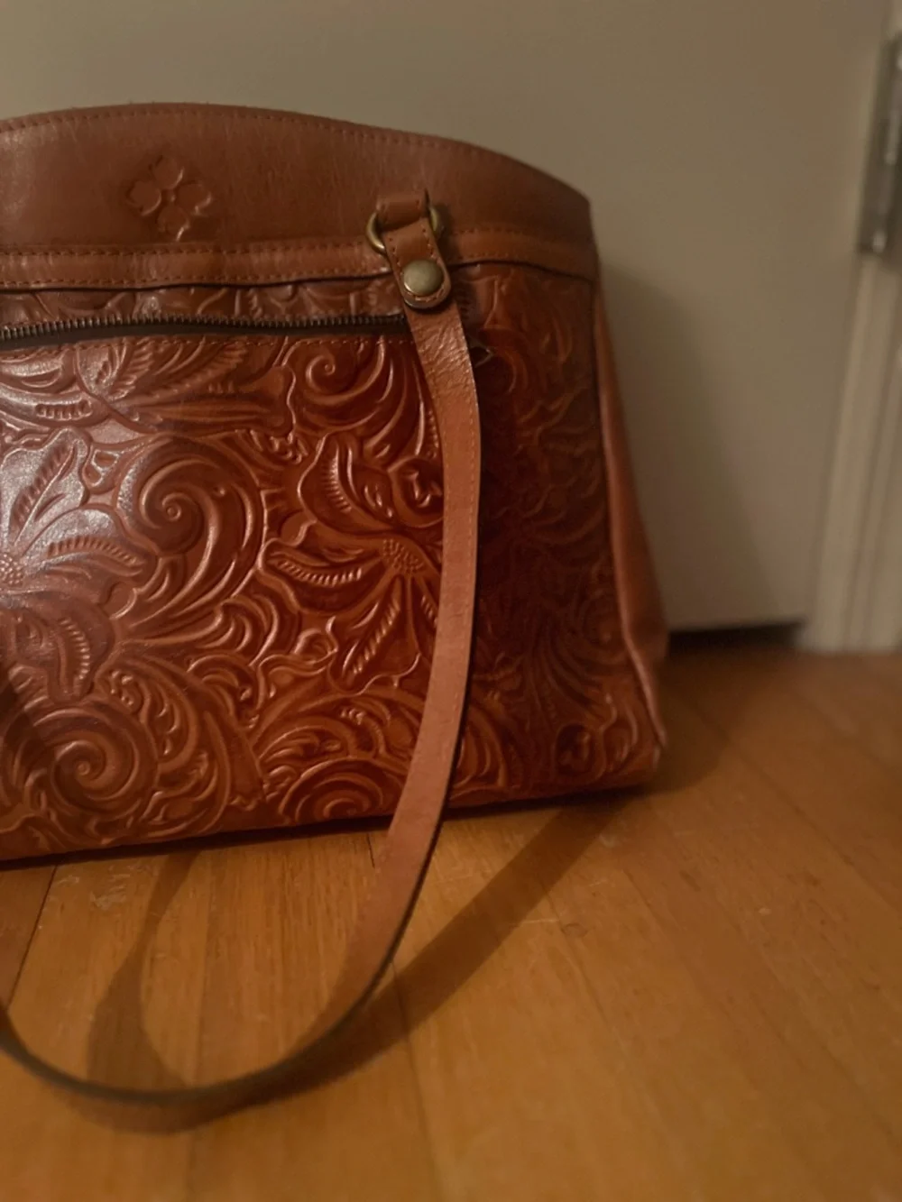 Patricia Nash Poppy Tote Handbag in Tooled Florence Leather - Picture 4 of 16